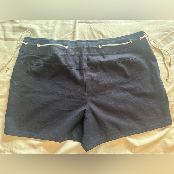 LOFT Dark Blue Women's Bermudas 4” with White Accents Size 14 NWOT‎ - Picture 8 of 8